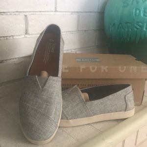 Size 10 never worn Avalon Toms